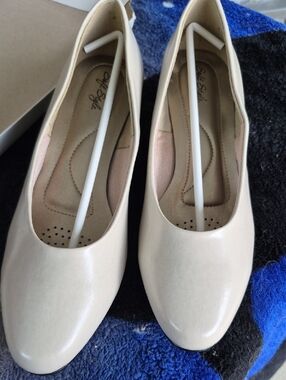 Soft Style Nude Beige Pumps